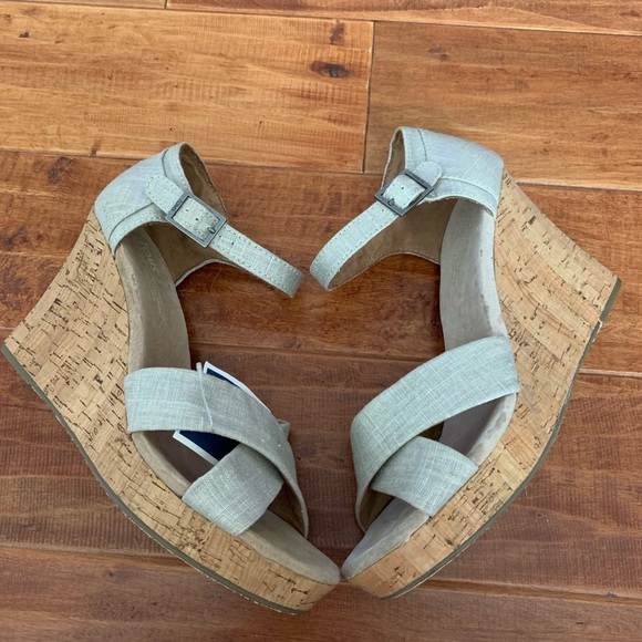TOMS Wedge size 9.5 Brand New - Picture 6 of 6